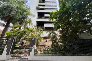 Desabamento de marquise: moradores do pr&eacute;dio aguardam laudo de estabilidade para retornarem aos apartamentos
