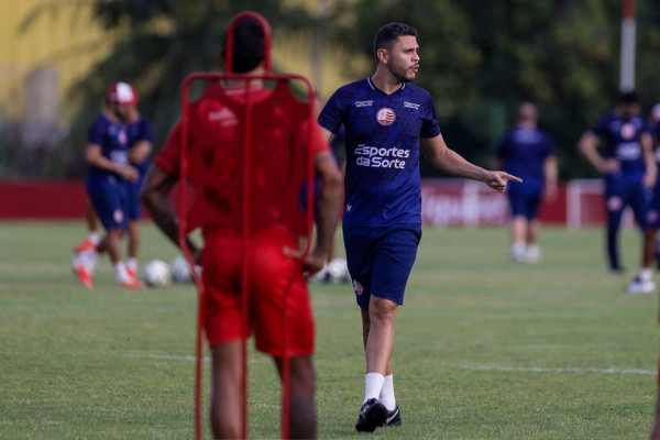 Guilherme dos Anjos, treinador do N&aacute;utico