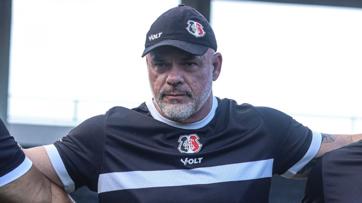 Fábio Cortez, técnico interino do Santa Cruz/Evelyn Victoria/SCFC