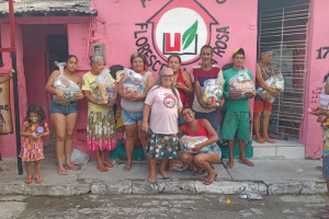 Com mais de 10 anos de funda&ccedil;&atilde;o, a ONG Florescer Casa Rosa ajuda mais de 100 fam&iacute;lias na Zona Norte da capital pernambucana