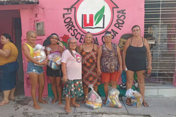 Com mais de 10 anos de fundação, a ONG Florescer Casa Rosa ajuda mais de 100 famílias na Zona Norte da capital pernambucana
 (Foto: Reprodução / Florescer Casa Rosa)