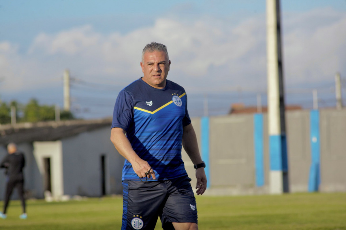 Luizinho Vieira, técnico do Confiança/Neto Ferreira/ADC