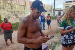 Tio do garoto atacado pelo tubar&atilde;o disse que n&atilde;o sabia not&iacute;cias dele e que estava angustiado  