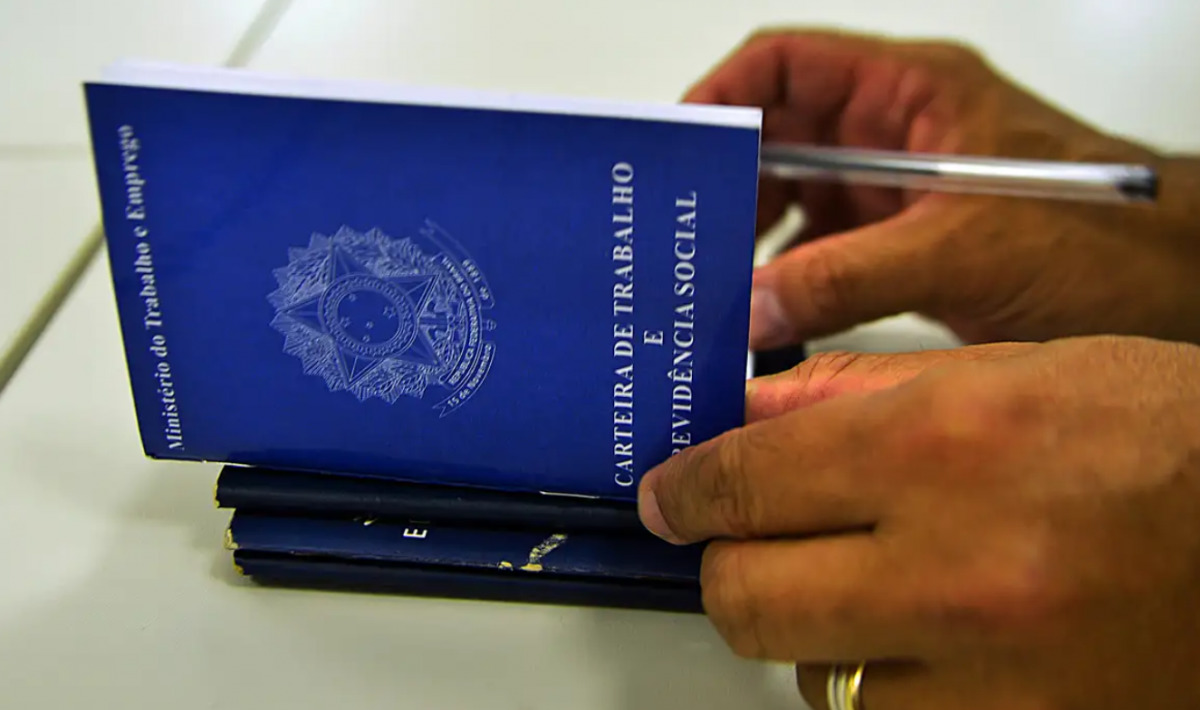 No país, saldo de empregos foi puxado pelo setor de serviços, que gerou 758.355 postos de empregos formais/Foto: Marcello Casal Jr/Agência Brasil