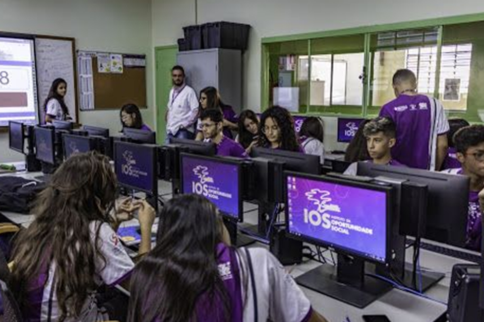 Cursos são voltados para alunos do Ensino Médio da rede pública/DIVULGAÇÃO/IOS