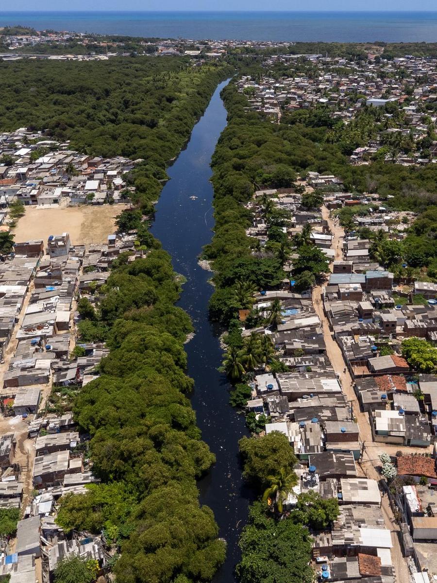 Dragagem do Rio Beberibe (Foto: Rafael Vieira/DP)