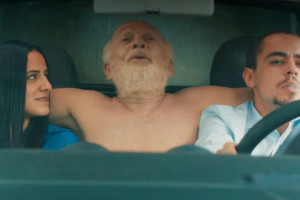 Os pernambucanos Rita Assis e Guilherme Milleron &agrave; frente e, atr&aacute;s, o paraibano Everaldo Pontes em cena do filme