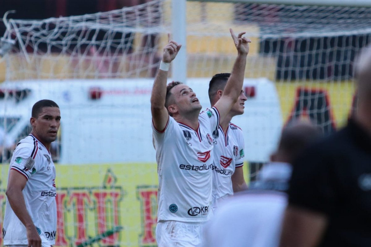 Pipico, atacante do Santa Cruz/Rafael Melo/SCFC