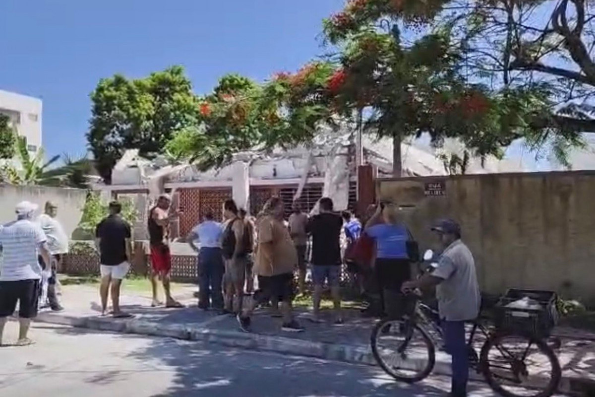 Corpo de Bombeiros foi acionado para controlar as chamas e encontraram corpo carbonizado/Foto: Reprodução