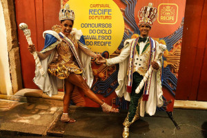 Rei e rainha do Carnaval 2026 s&atilde;o escolhidos em noite de disputa