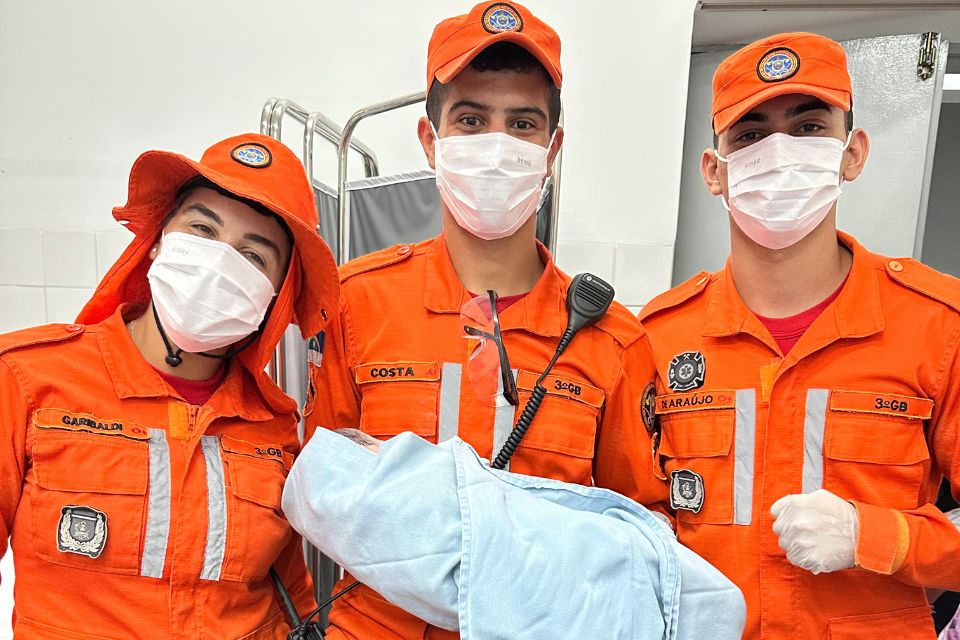 Bombeiros foram acionados pela própria gestante/Cortesia