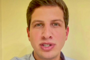 Jo&atilde;o Campos comemorou a decis&atilde;o do ministro do Supremo Tribunal Federal Gilmar Mendes de mandar a Pol&iacute;cia Federal apurar a investiga&ccedil;&atilde;o da Pol&iacute;cia Civil contra servidores da Prefeitura do Recife