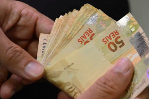 As altera&ccedil;&otilde;es come&ccedil;aram a valer para os sal&aacute;rios pagos a partir de janeiro, com reflexo a partir do pagamento de fevereiro

