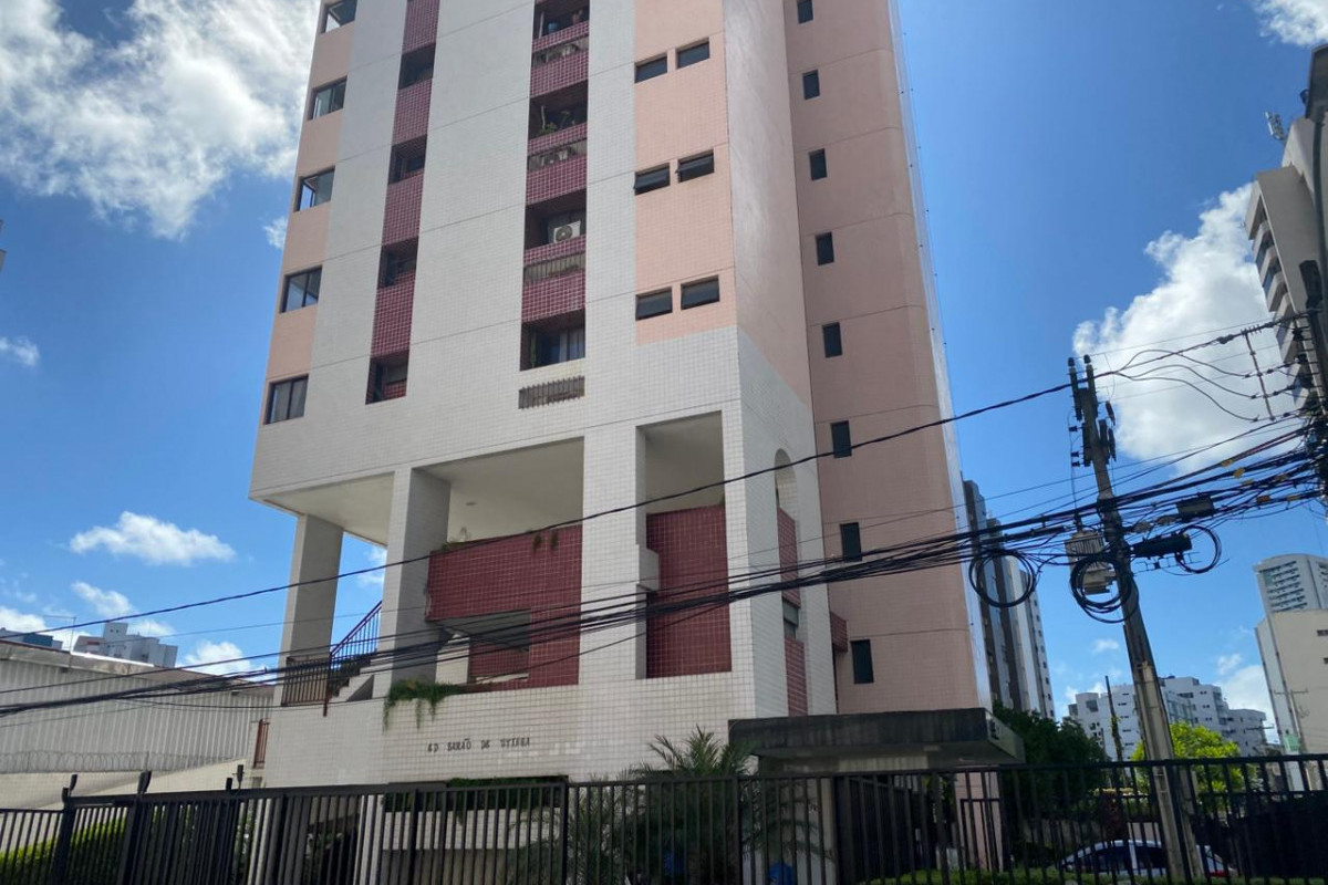 prédio onde aconteceu crime fica nas Graças, na Zona Norte do Recife /Cadu Silva/DP