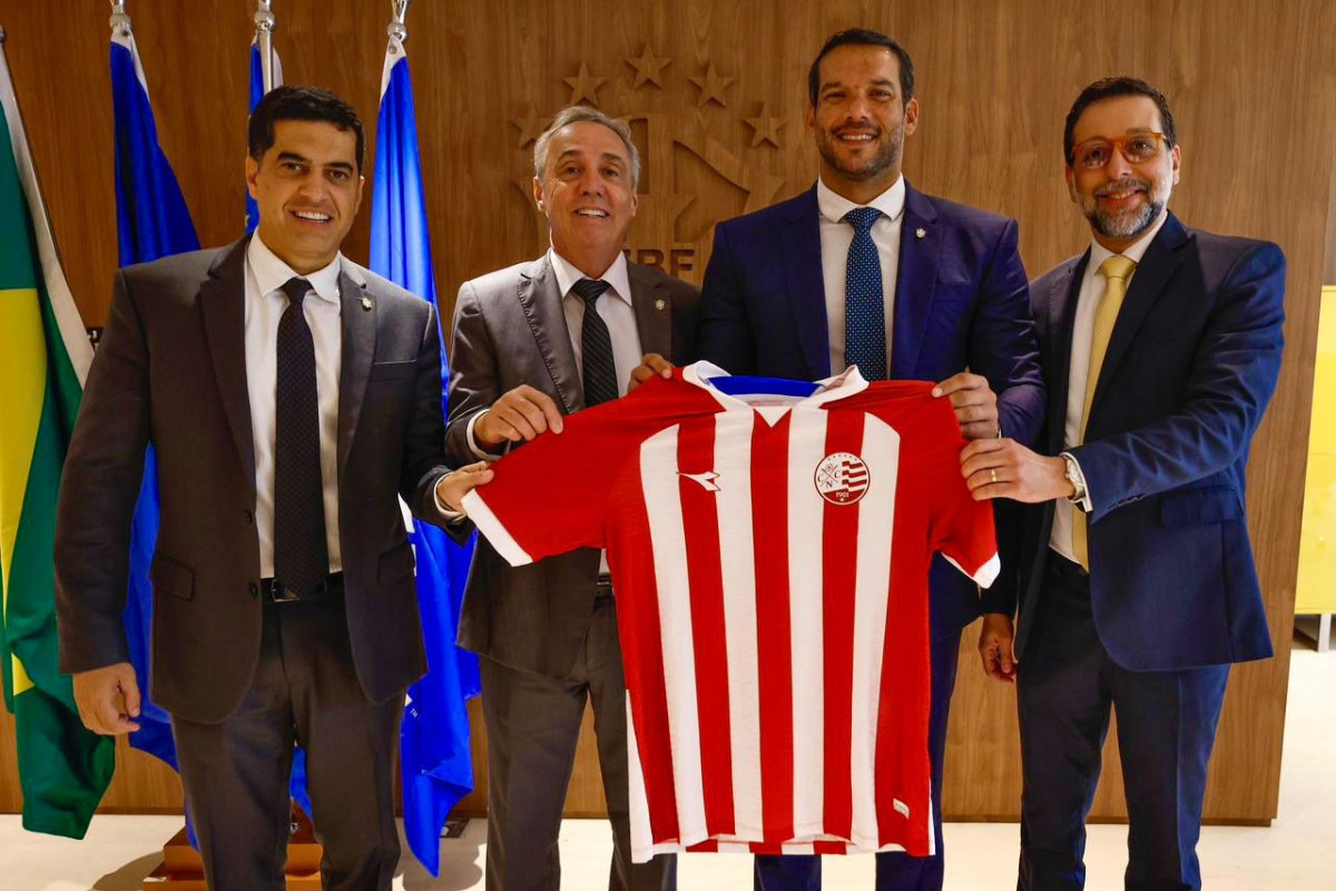 Acordo firmado entre Náutico e CBF contou com encontro entre Samir Xaud, presidente da entidade, Bruno Becker, mandatário alvirrubro, e Evandro Carvalho, presidente da FPF/Rafael Ribeiro/CBF