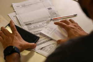 Sal&aacute;rio m&iacute;nimo de R$ 1.621 come&ccedil;a a ser pago nesta segunda (2)