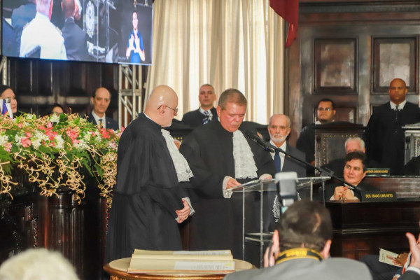 Cerimônia de posse do novo presidente do TJPE, desembargador Francisco Bandeira de Mello  (Foto: Karol Rodrigues/DP Foto)