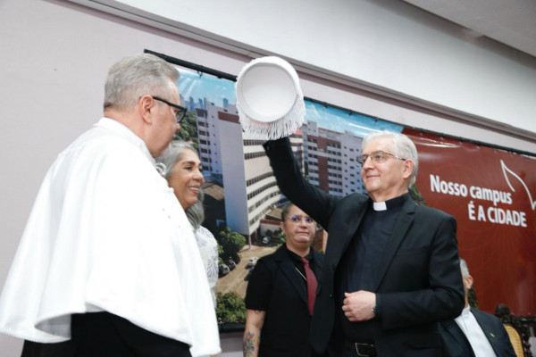 Padre Carlos Fritzen toma posse como Reitor da Unicap (Foto: Divulgação)