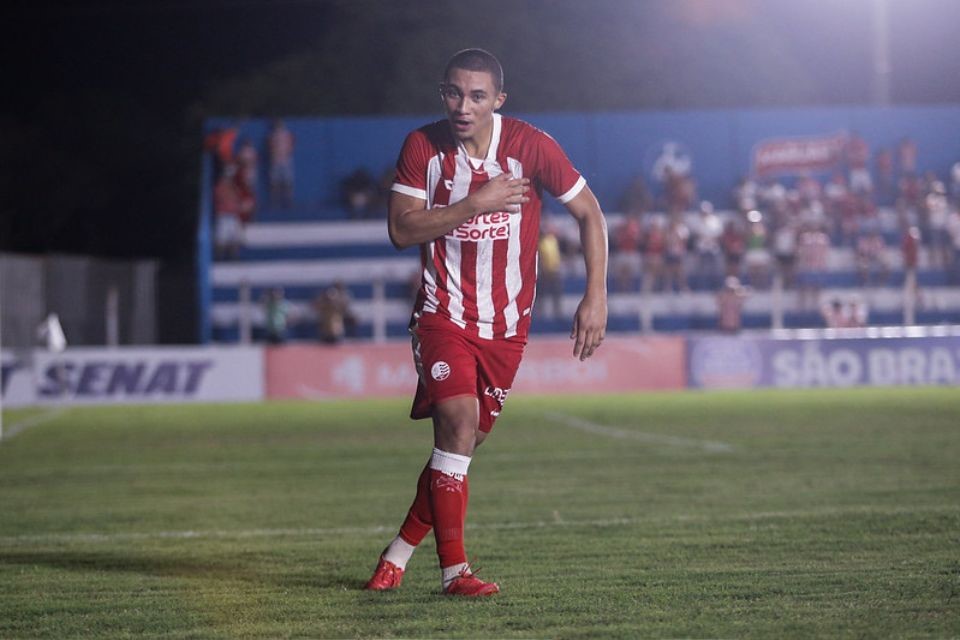 Atacante Rosa em comemoração do primeiro gol pelo Náutico/Rafael Vieira / CNC