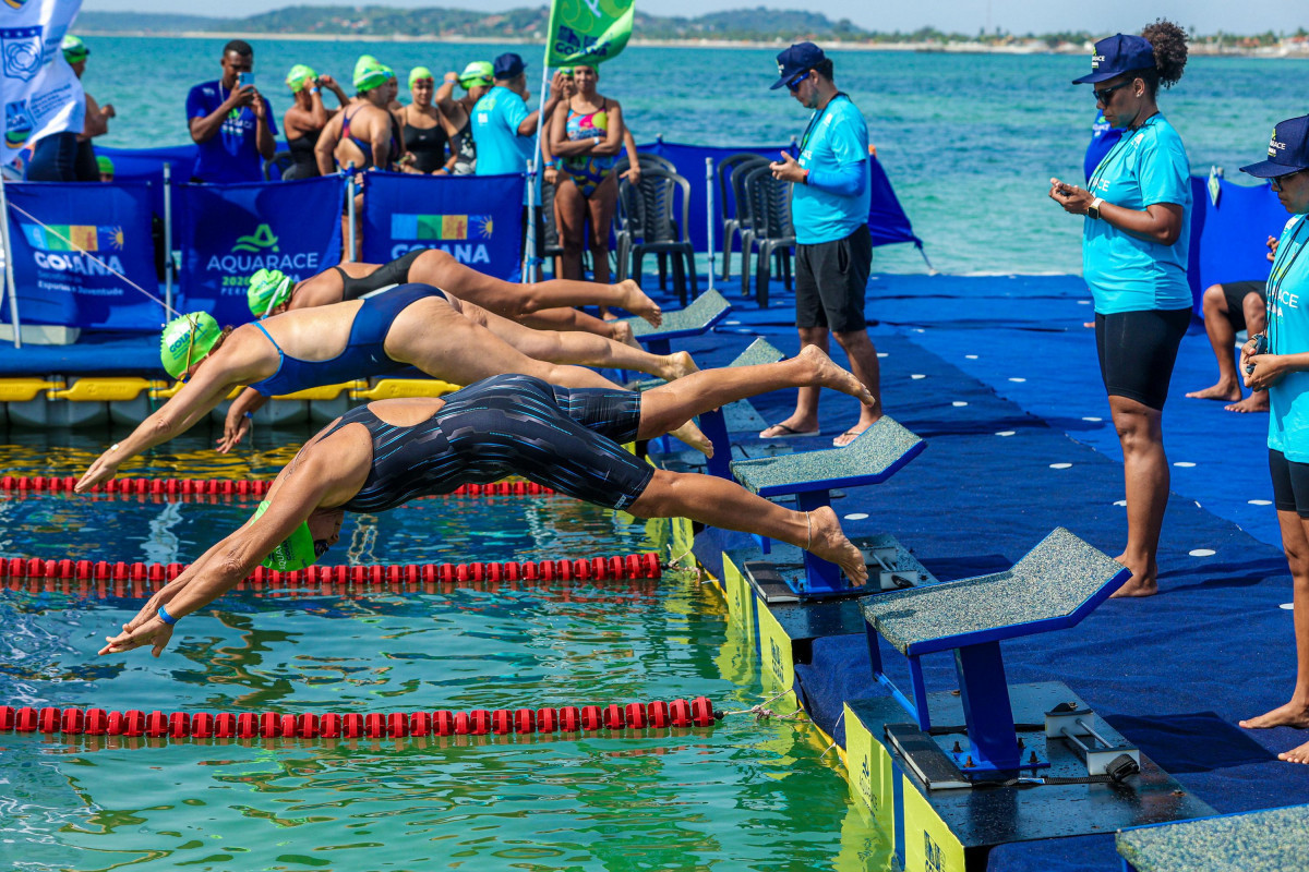 Piscina flutuante /Alberto Barbosa / RuasMidia