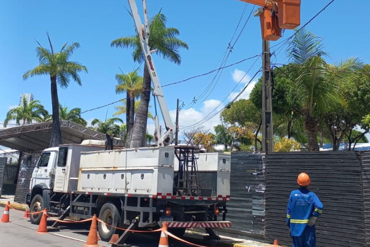 Manutenção da Neoenergia no Recife/Foto: Neoenergia