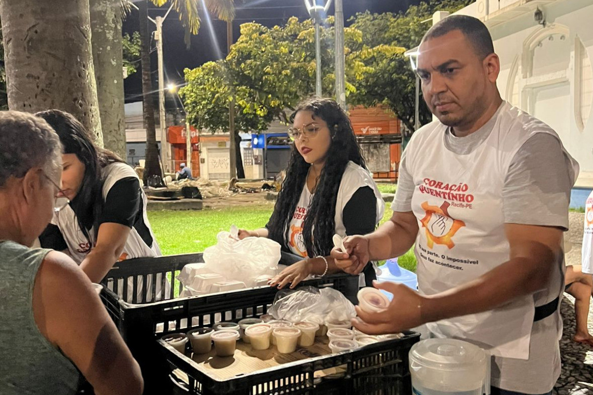 A ONG Coração Quentinho conta com cerca de 15 voluntários fixos (Foto: Cortesia)