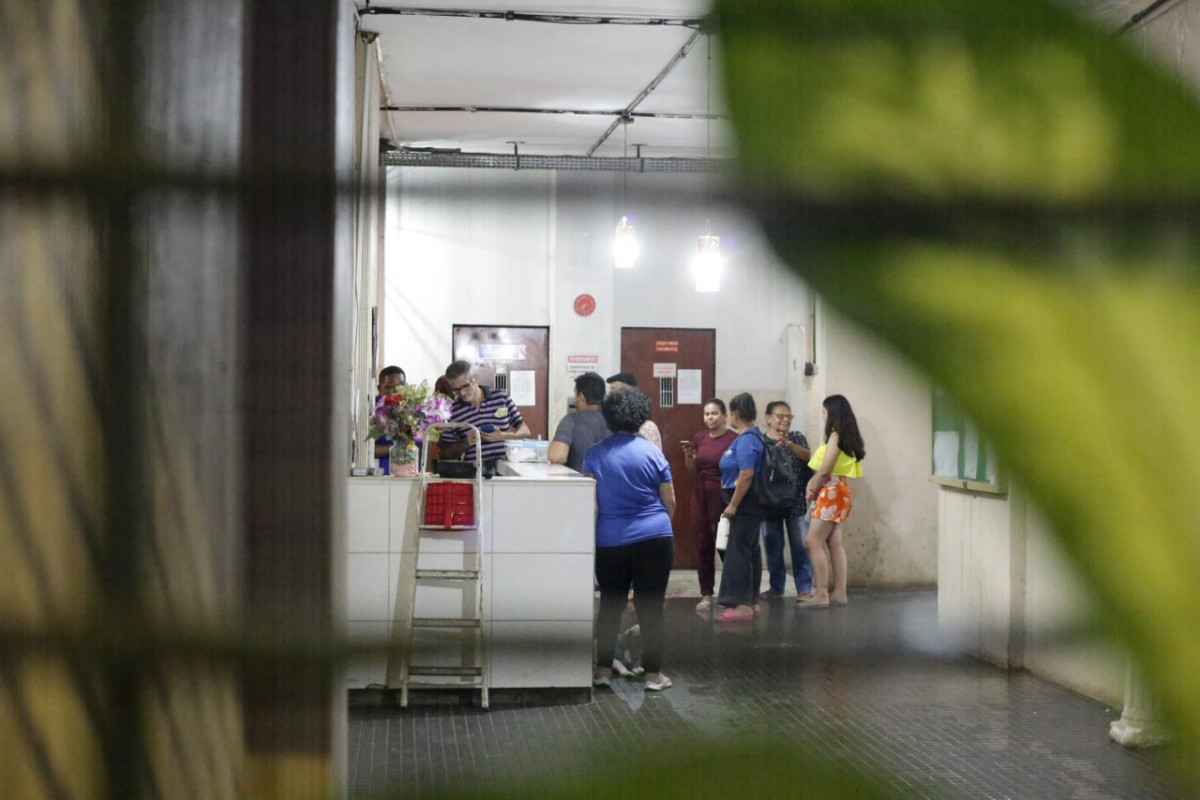 Moradores do Edf Pirapama  (Foto: Crysli Viana/DP Foto)