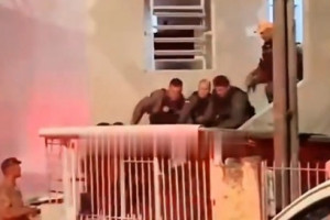 Homem &eacute; preso ap&oacute;s invadir a casa da ex, tentar levar filha a for&ccedil;a e amea&ccedil;ar PMs com faca no Recife