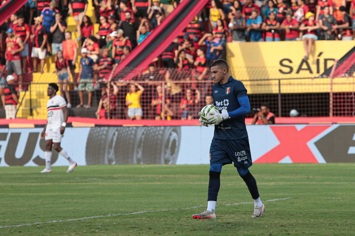 Rokenedy, goleiro do Santa Cruz/Rafael Melo/FPF
