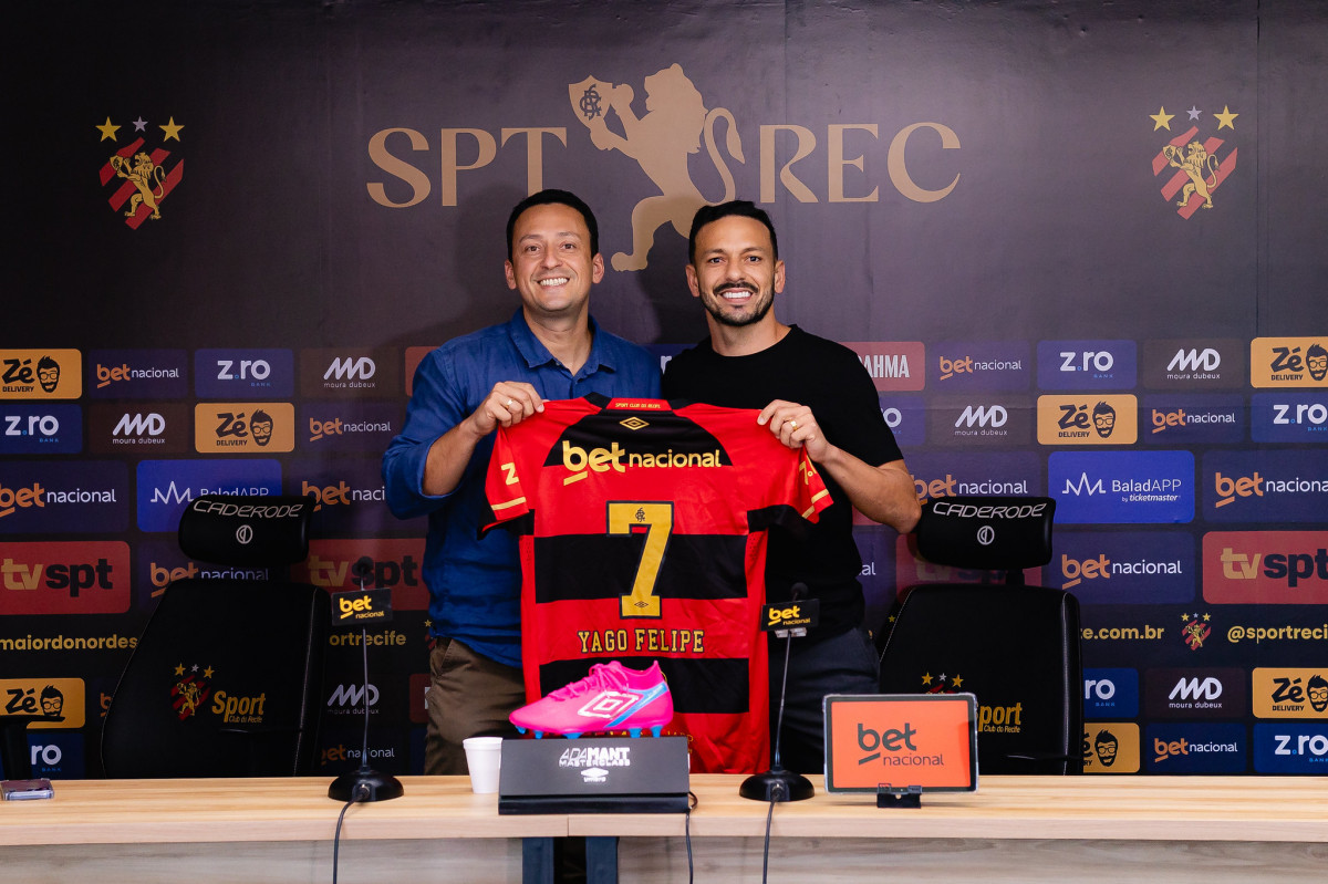 Ítalo Rodrigues, executivo de futebol do Sport e Yago Felipe, novo meio-campista do Leão /Paulo Paiva/Sport 