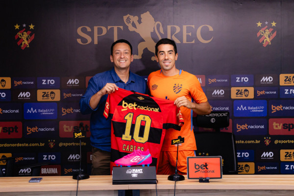 Apresenta&ccedil;&atilde;o do meia-atacante Carlos de Pena