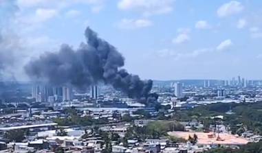 Incêndio atinge galpão na Imbiribeira, na Zona Sul do Recife
/Reprodução/redes sociais