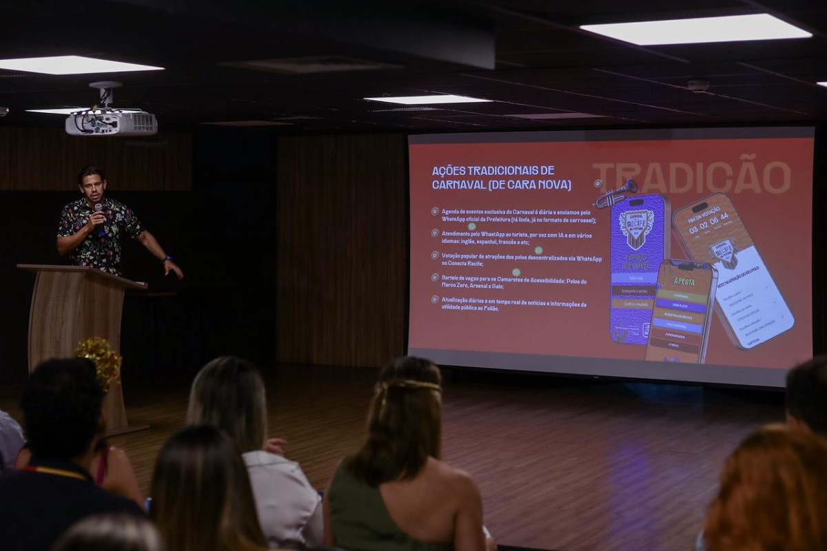 O secretário de Transformação Digital, Ciência e Tecnologia do Recife, Rafael Cunha, em coletiva sobre o Carnaval 2026/Foto: Rafael Vieira/DP Foto