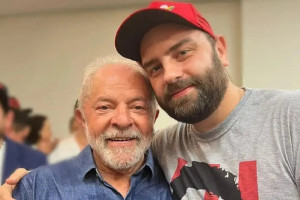 O presidente Luiz In&aacute;cio Lula da Silva e seu filho Lulinha 