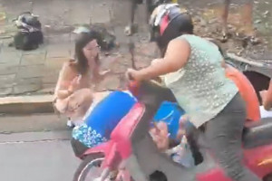 Ciclista foi socorrida, j&aacute; a motociclista n&atilde;o se feriu.