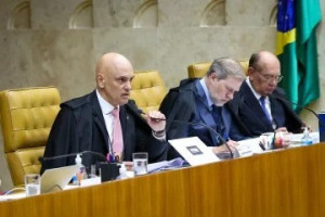 Os ministros do Supremo Tribunal Federal (STF), Alexandre de Moraes (primeiro da esquerda para direita) e Jos&eacute; Antonio Dias Toffoli