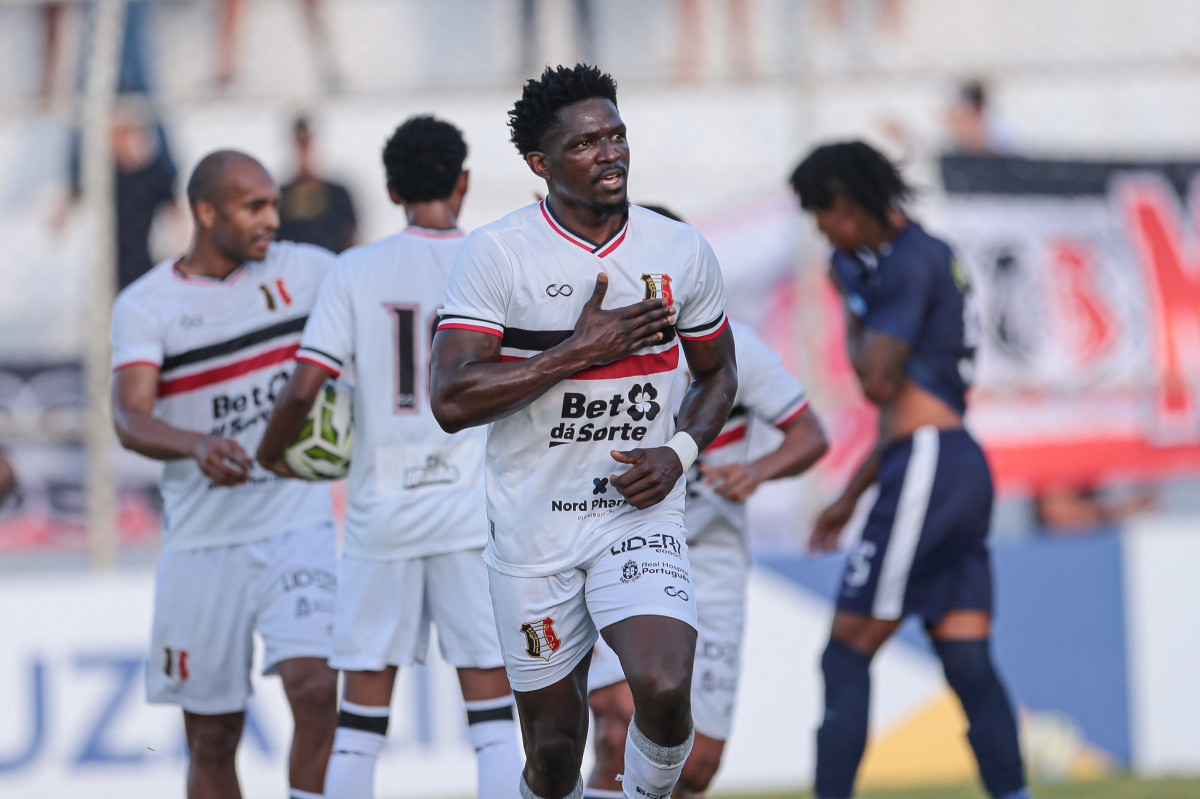 Israel, lateral do Santa Cruz/Rafael Melo/FPF