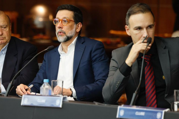 Bruno Becker, presidente do N&aacute;utico, e Matheus Souto Maior, presidente do Sport, durante reuni&atilde;o do Conselho T&eacute;cnico da S&eacute;rie B, na sede da CBF