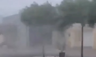 V&iacute;deo mostra a for&ccedil;a dos ventos durante chuva que atingiu Serra Talhada, Sert&atilde;o de Pernambuco
