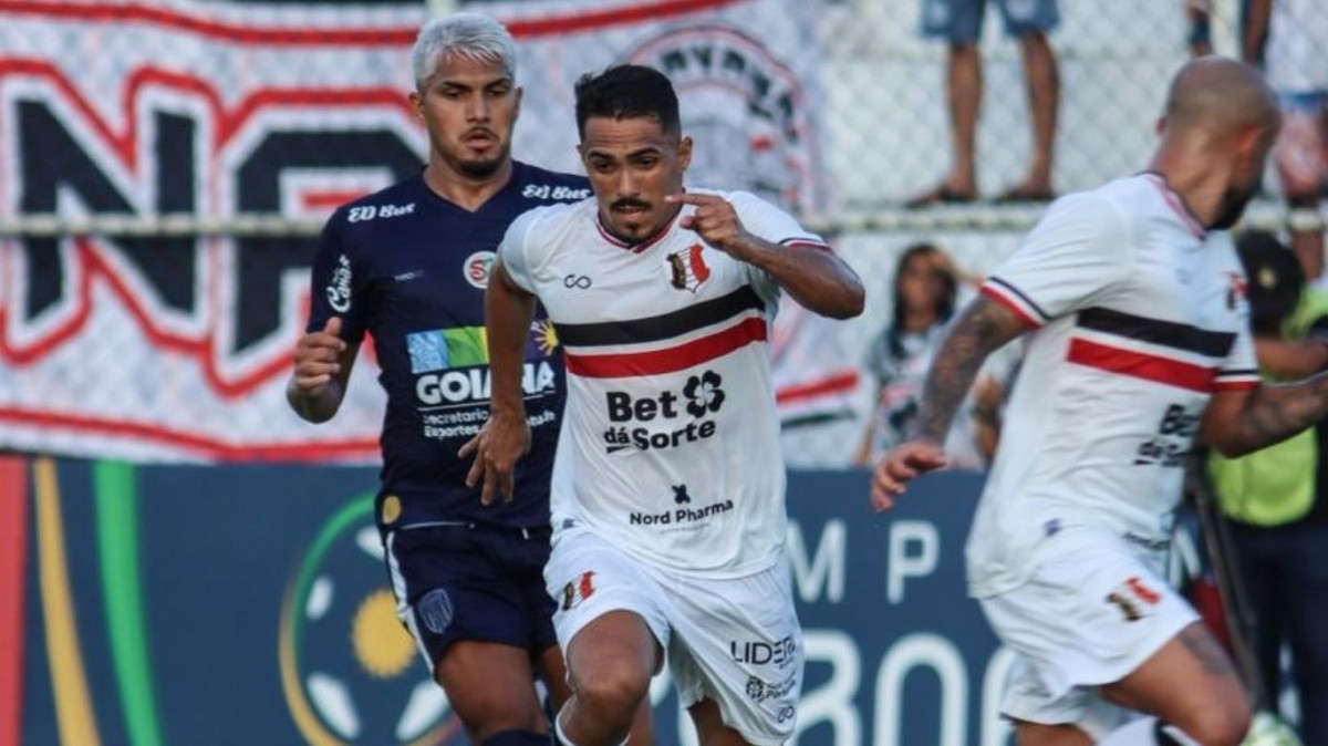 Willian Júnior, meia do Santa Cruz/Evelyn Victoria/SCFC