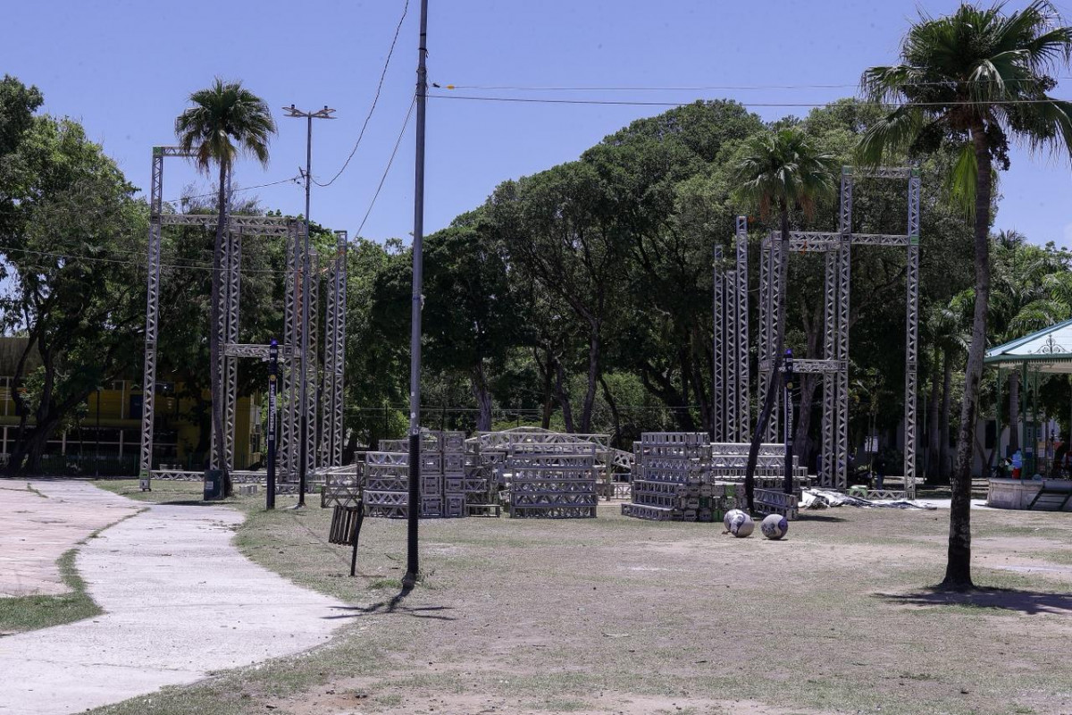Palco da Praça do Carmo, principal polo carnavalesco da cidade, ainda não está montado (Foto: Rafael Vieira/DP Foto)