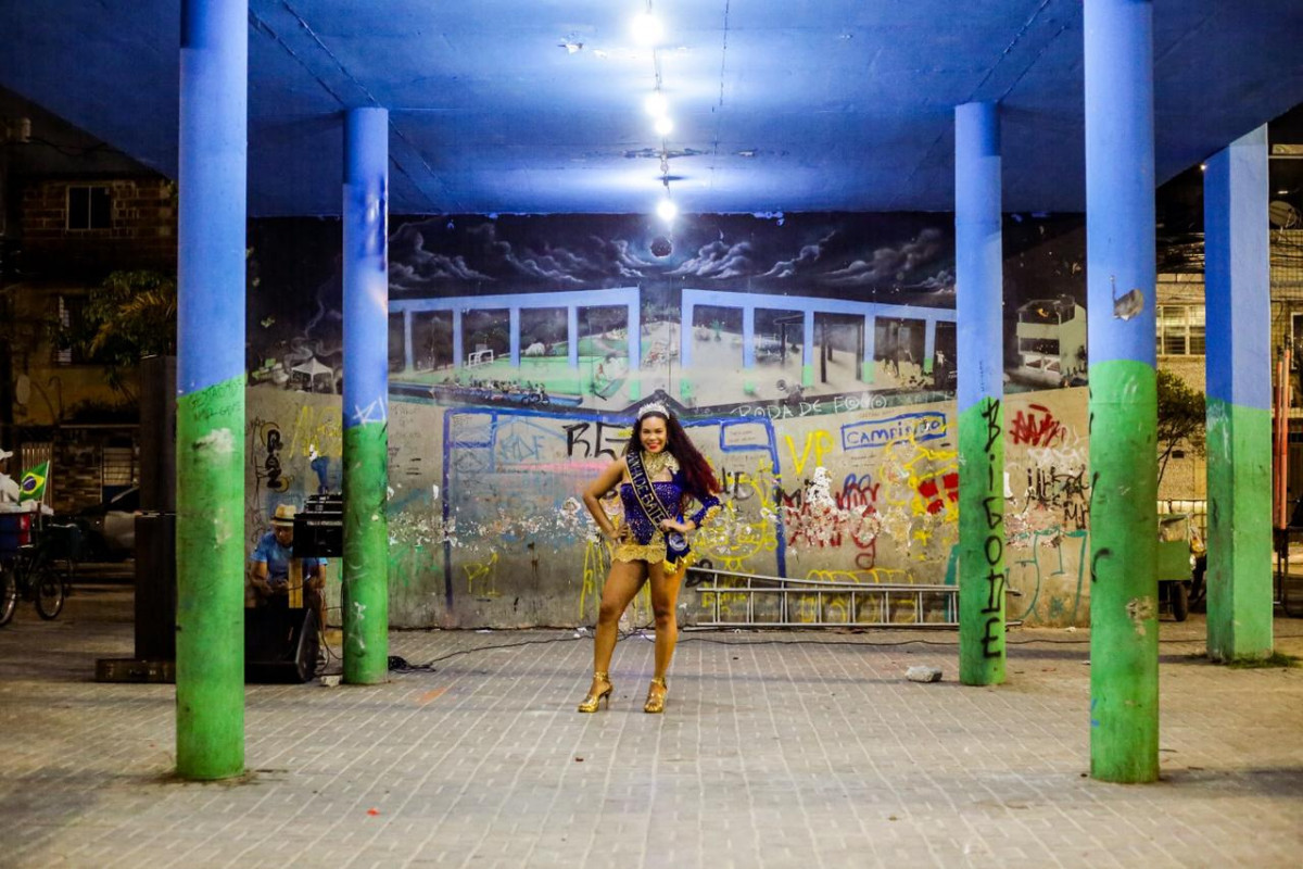 Mocidade dos Torrões ensaia em praça com comunidade como plateia (Foto: Crysli Viana/DP Foto)