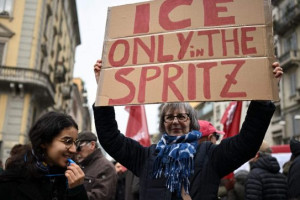 Protesto contra o ICE em Mil&atilde;o, na It&aacute;lia