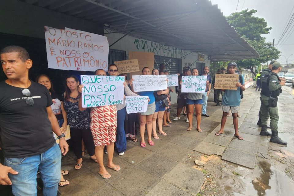 Usuários do posto de saúde pedem que prefeitura mantenha a unidade no bairro/Marília Parente/DP
