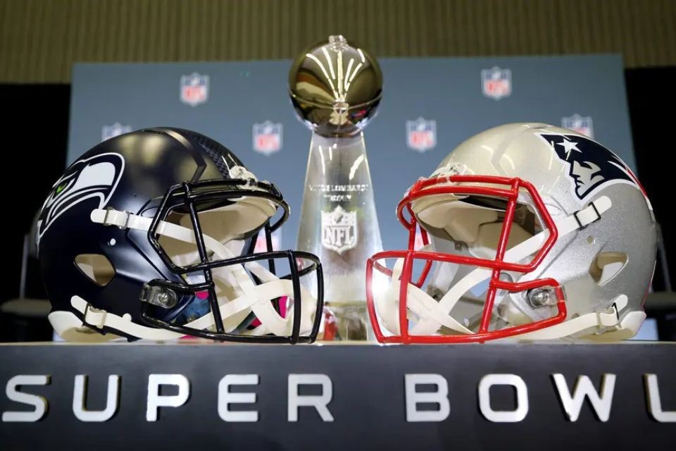 New England Patriots e Seattle Seahawks se enfrentam neste domingo (8)/Chris Graythen / AFP
