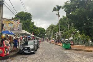Ponto tradicionalmente visitado por foli&otilde;es, a Avenida Liberdade, em Olinda, ainda segue sem decora&ccedil;&atilde;o