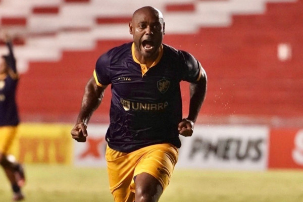 Vagner Love, atacante do Retr&ocirc;