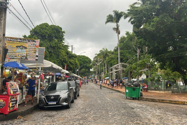 Ponto tradicionalmente visitado por foli&otilde;es, a Avenida Liberdade, em Olinda, ainda segue sem decora&ccedil;&atilde;o