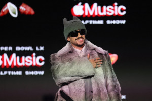 Bad Bunny ser&aacute; o comandante do Half-Time show do Super Bowl deste domingo (8)