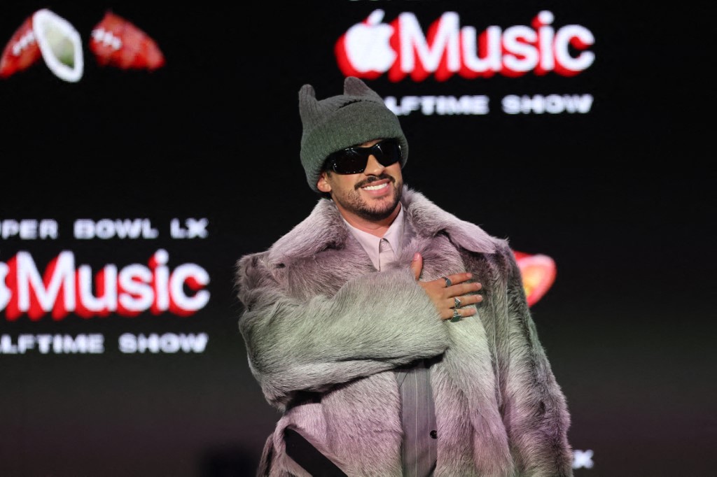 Bad Bunny será o comandante do Half-Time show do Super Bowl deste domingo (8)/Ishika Samant / GETTY IMAGES NORTH AMERICA / Getty Images via AFP